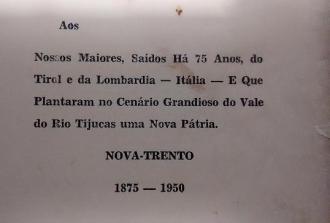 Dedicatória presente no livro do escritor neotrentino Walter Piazza (1950).
